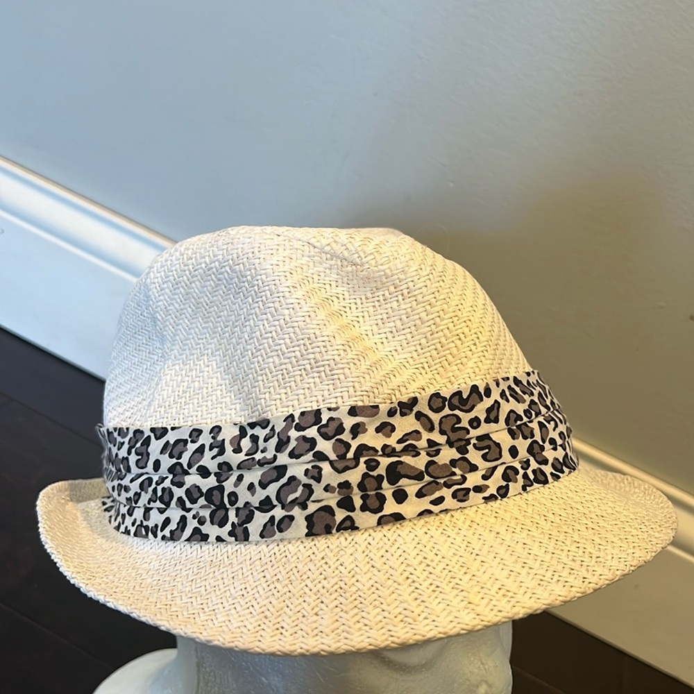 Nicole Marciano white straw hat EUC